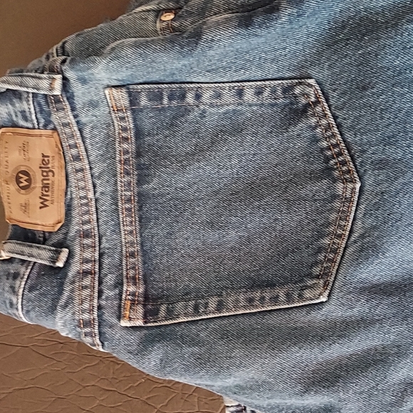 Men's Wrangler Relaxed Jeans 36X32 100%Cotton Blue,GUC,dark spots on jeans - Picture 2 of 14